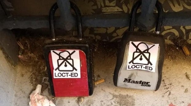 «Comando Loctite»: el boicot de los vecinos a los pisos turísticos con una simple barra de pegamento