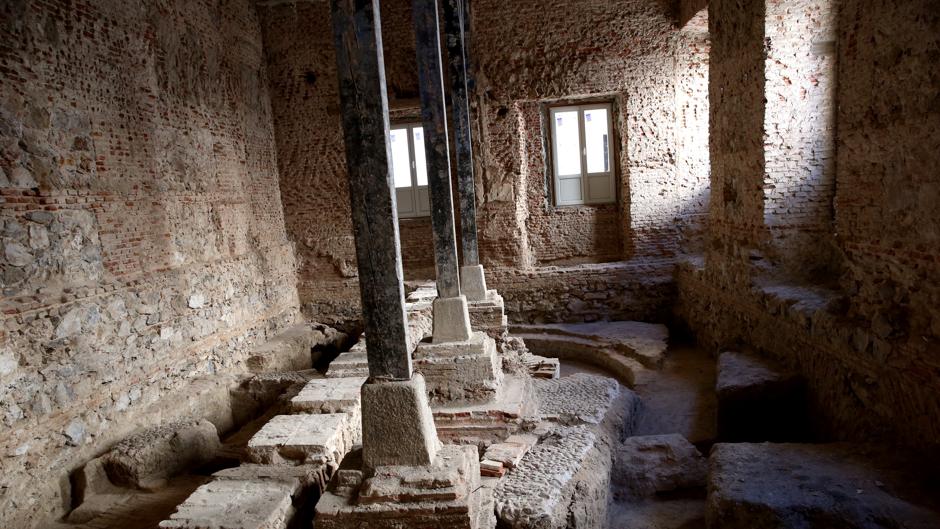 Hallan tumbas sarracenas, un silo y una bodega del XV en el suelo del Palacio de la Duquesa de Sueca