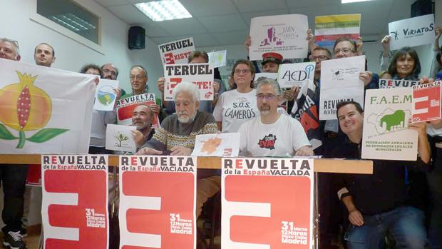 Las plataformas convocantes «mandan» a los políticos a la cola de la manifestación de la «España vaciada»