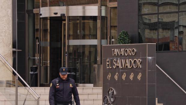 En libertad el hijo del dueño del tanatorio El Salvador relacionado con el presunto «cambio» de féretros