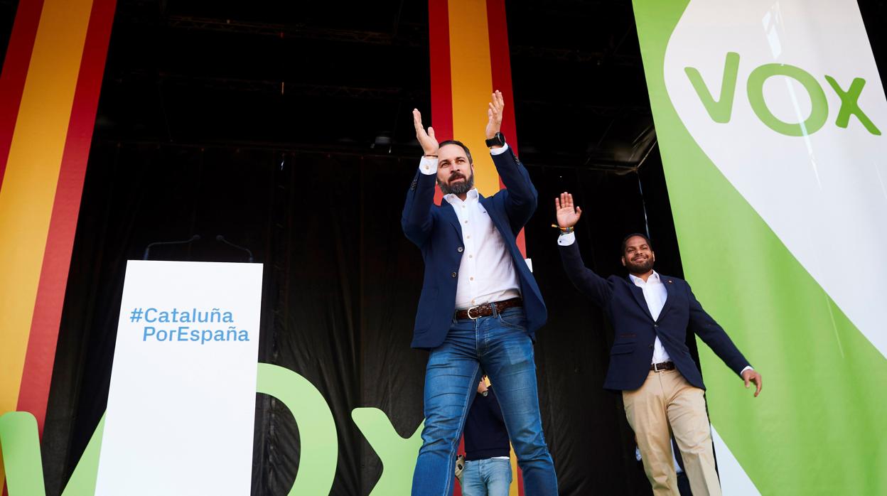 El líder de Vox Santiago Abascal, durante su intervención en el acto que su partido organiza bajo el lema «Cataluña es España», esta mañana en Barcelona