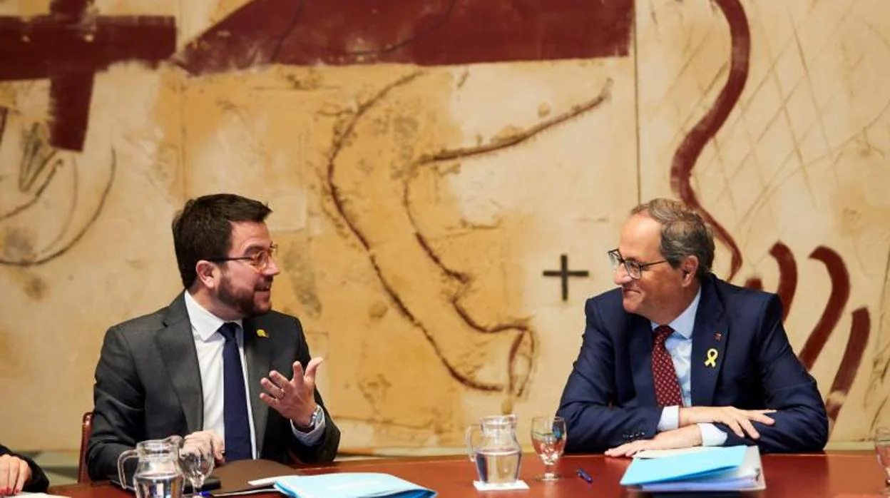 El videpresidente de la Generalitat, Pere Aragonès, junto a Quim Torra
