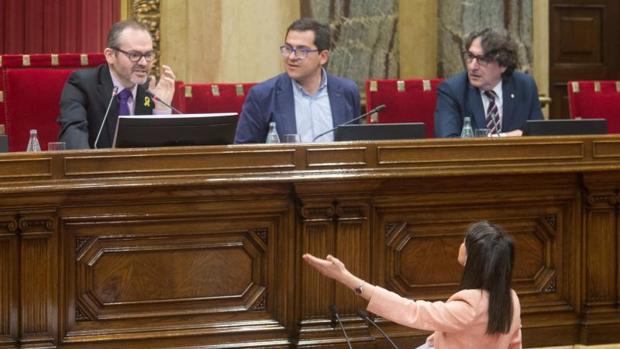 El vicepresidente del Parlament boicotea a Arrimadas cuando esta leía fragmentos de los libros de Torra