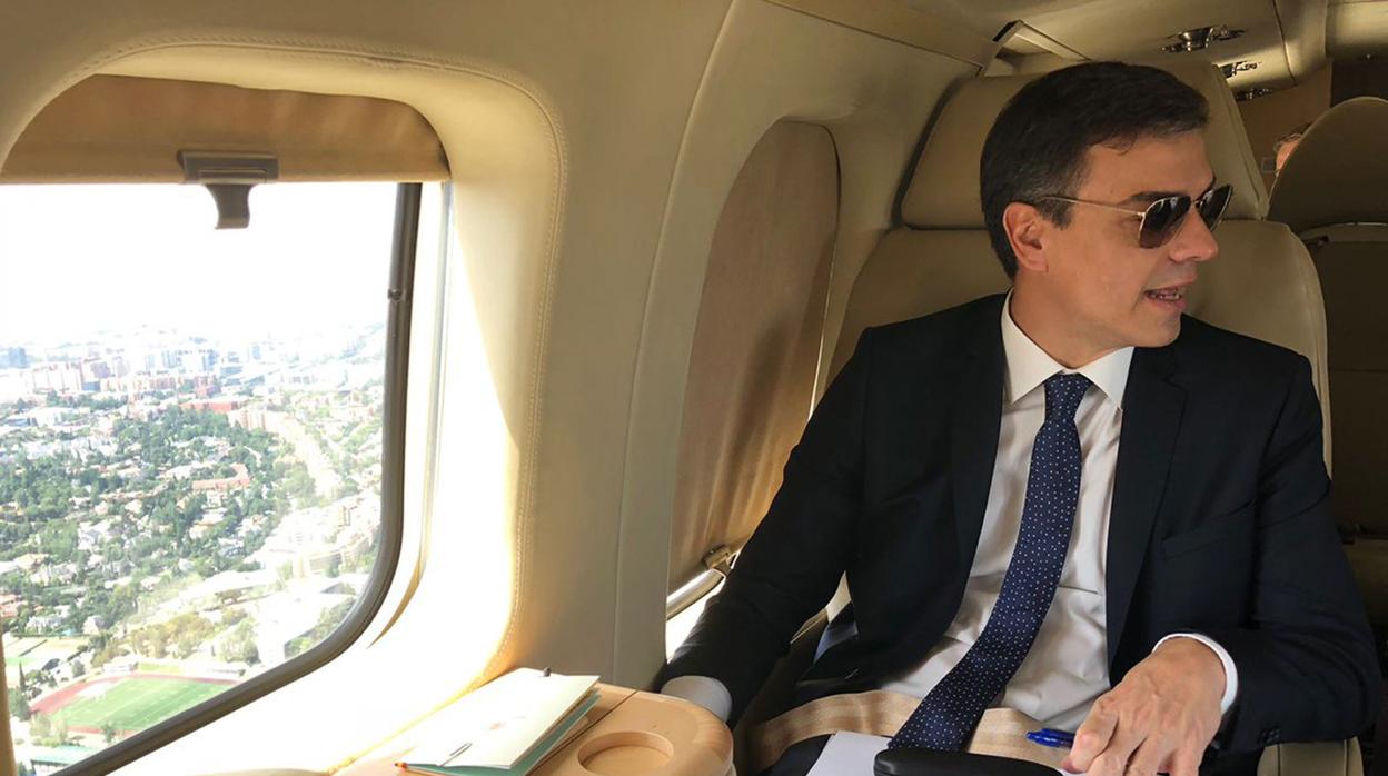 El presidente del Gobierno, Pedro Sánchez, a bordo del Falcon dirigiéndose a Bruselas en junio