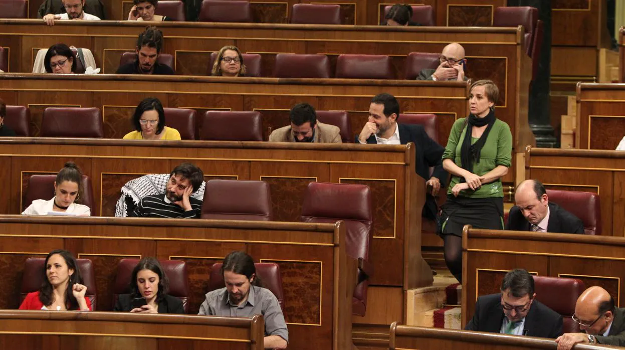 El 39% de los diputados de Unidos Podemos mantuvo la tarjeta de taxi del Congreso