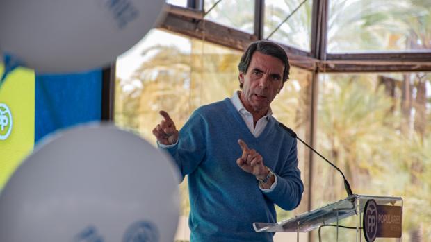 Aznar advierte a los españoles de que el PSOE ya no es «constitucionalista» y pide que no voten «con las tripas»