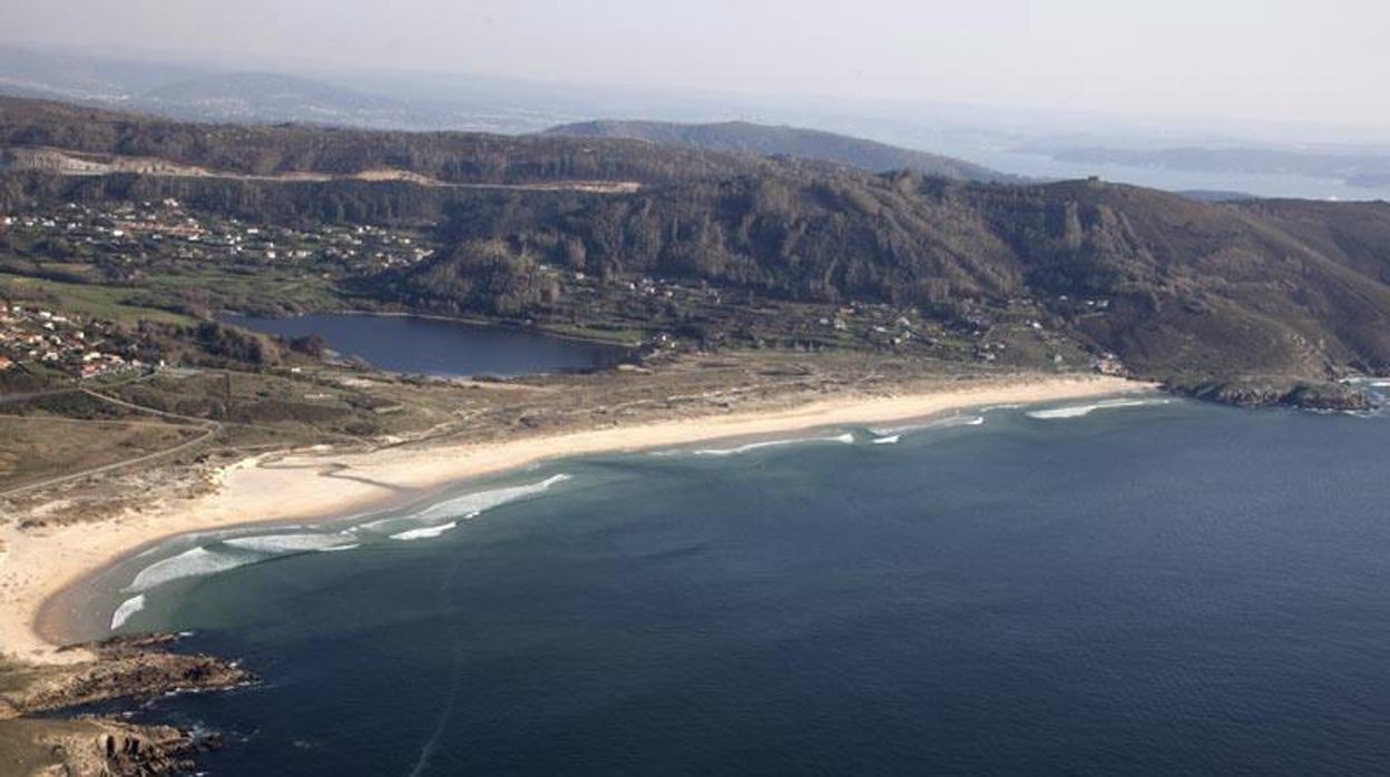 Imagen de la playa de Doniños en la que este domingo fue localizado el cadáver