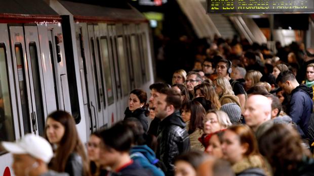 La huelga del Metro de Barcelona redujo un 17% los pasajeros durante los paros de la mañana