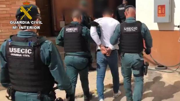 Trasladan al detenido por matar a su novia a la casa en la que ambos vivían en Vinaroz