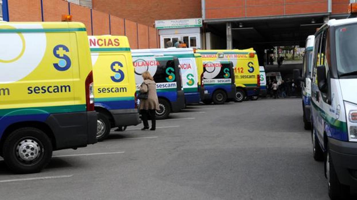 Ambulancias aparcadas en el Hospital Virgen de la Salud de Toledo