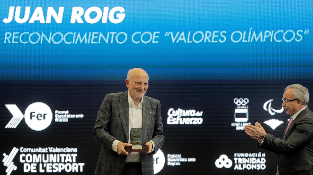 Imagen de Juan Roig junto al presidente del COE tomada este martes en Valencia