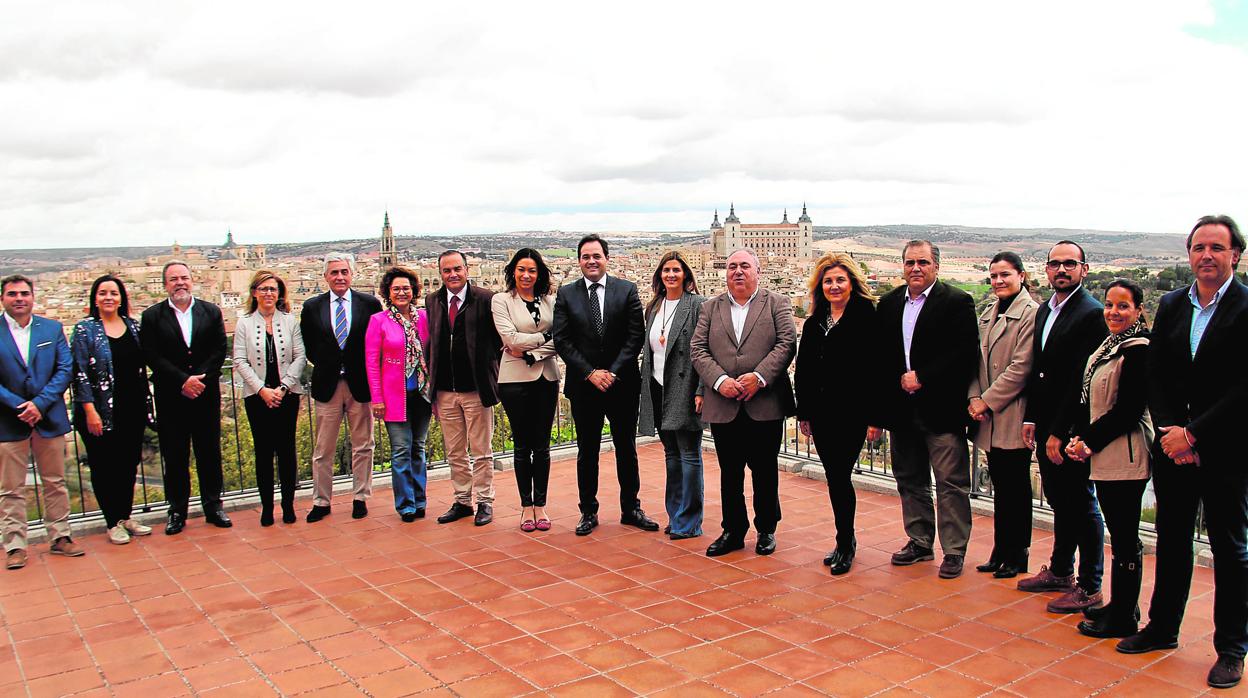 Paco Núñez con el resto de candidatos de sus partidos a las elecciones generales en el Parador Nacional de Toledo