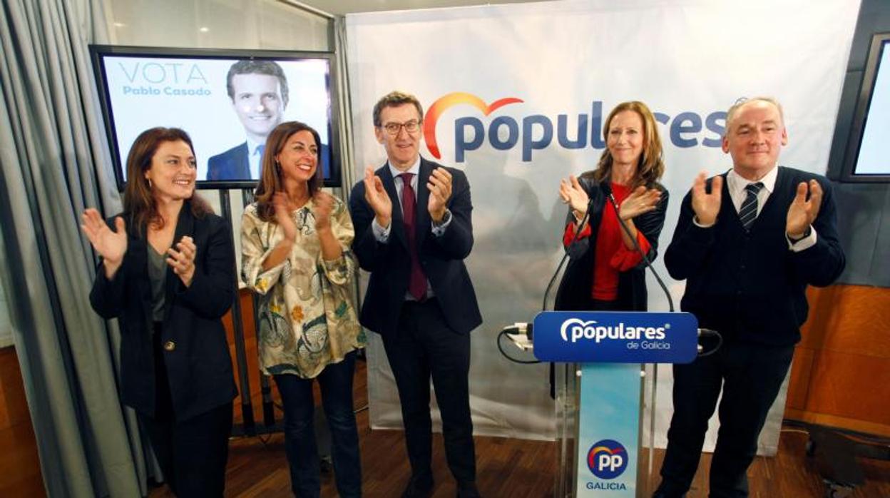 Feijóo, con los candidatos por La Coruña, Marta González (Congreso) y Miguel Lorenzo (Senado)