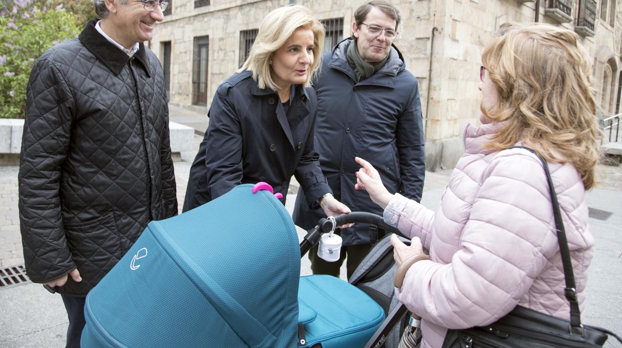 La exministra de Empleo, Fátima Báñez, visita Salamanca acompañada por el presidente del Partido Popular de Castilla y León, Alfonso Fernández Mañueco y por el presidente provincial del PP, Javier Iglesias