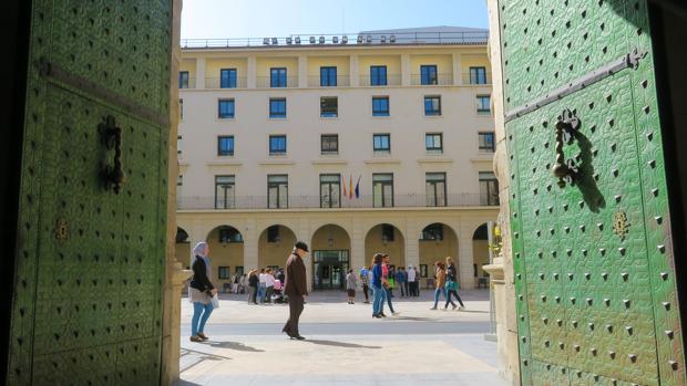 Condenan a 180 años de cárcel a un hombre por producir y distribuir vídeos pornográficos de menores