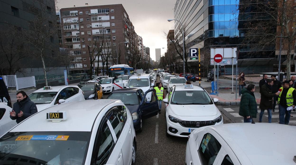 Protesta de los taxistas en el centro de Madrid