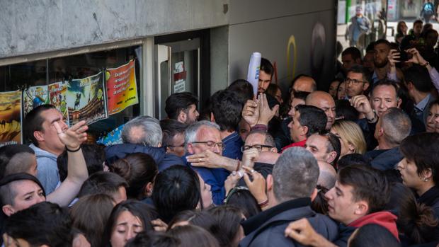 La universidad catalana, tomada por «matones» ideológicos