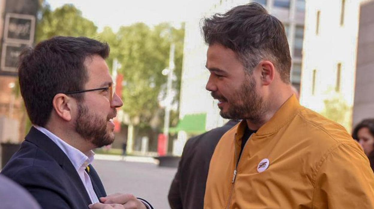 El número dos de ERC para las elecciones generales, Gabriel Rufrián, y el vicepresidente de la Generalitat, Pere Aragonès