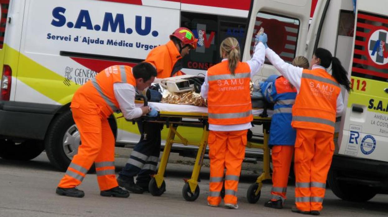 Personal del SAMU en un ejercicio práctico de emergencias