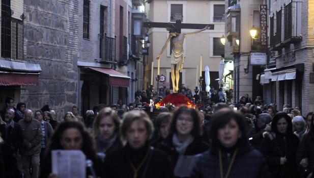 El Cristo de la Vega, el Nazareno y el de la Esperanza desfilan el Lunes Santo en Toledo