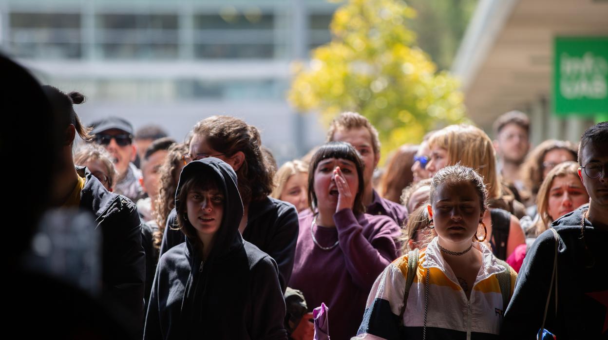 Protesta en la Universidad Autónoma de Barcelona (UAB) ante la presencia de Cayetana Álvarez de Toledo