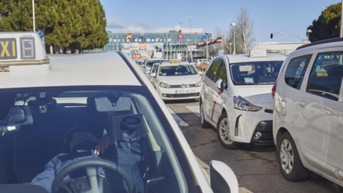 Un grupo de taxistas, durante una de las jornadas de protesta que protagonizaron en enero de este año GRUP