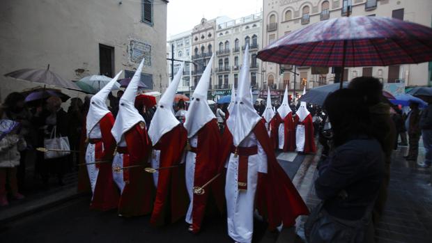 Suspendidas las procesiones del Jueves Santo en Valencia por la lluvia y el viento