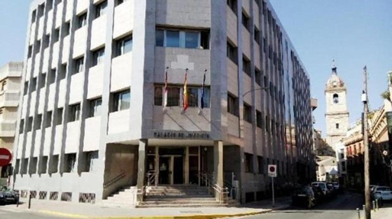 Puerta de acceso a la Audiencia Provincial de Ciudad Real