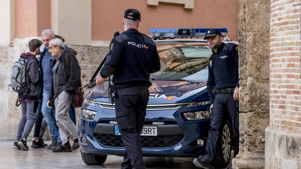 Detenido en Valencia por amenazar a dos jóvenes con una catana en plena calle