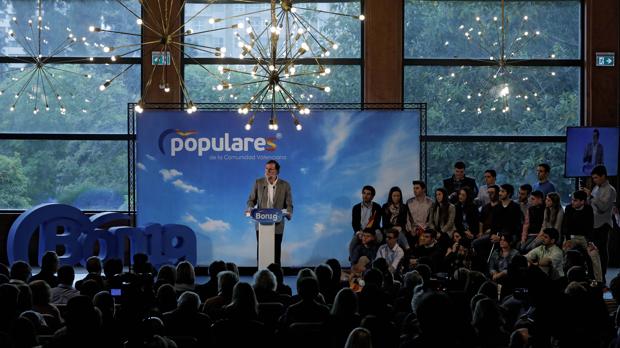 Rajoy apela «más convencido que nunca» al voto útil al PP frente a los «charlatanes»