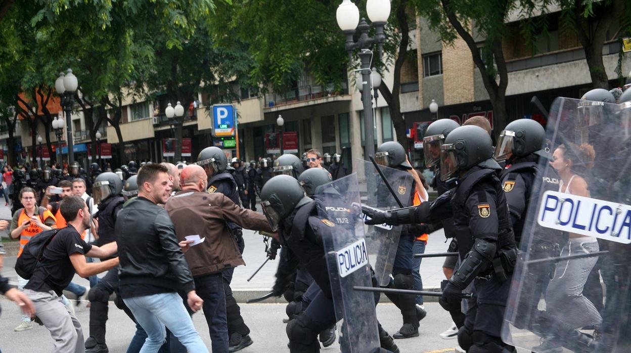 Cargas policiales el 1-O en la ciudad de Tarragona, en una fotografía de archivo