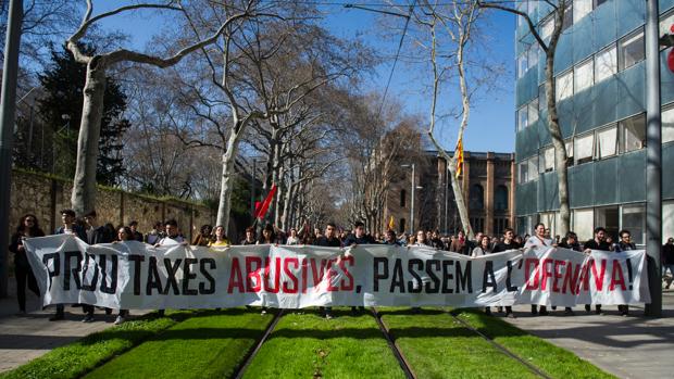 Estudiantes convocan huelga el 9 de mayo para apoyar la ILP de rebaja de matrículas en Cataluña