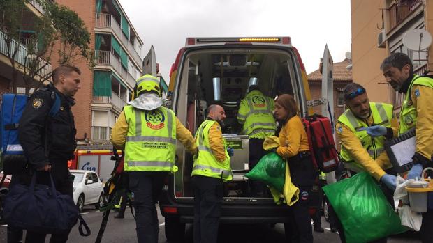 Una anciana de 92 años, muy grave tras desatarse en incendio en su vivienda de San Blas