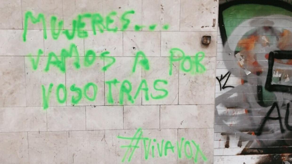 La «pintada» en la fachada de la CUP