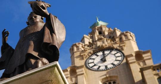 Monumento a Alfred L. Jones en Liverpool