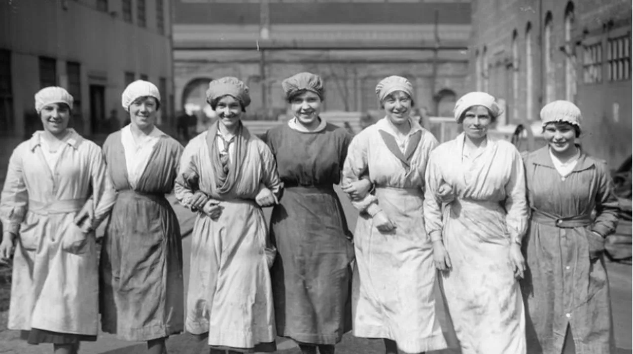 ¿Por qué llamaban «niñas canarias» a las mujeres británicas de las fábricas en la I Guerra Mundial?