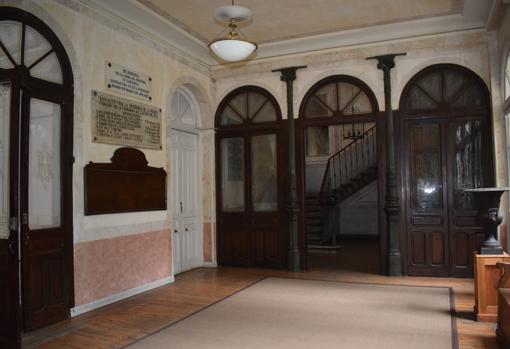 Hall de entrada del edificio que se ha restaurando respetando el diseño original