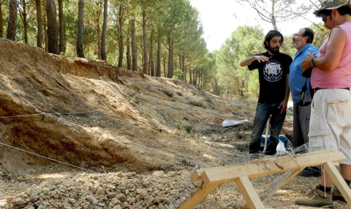 Uno de los momentos del curso sobre el Paleolítico en El Provencio (Cuenca)