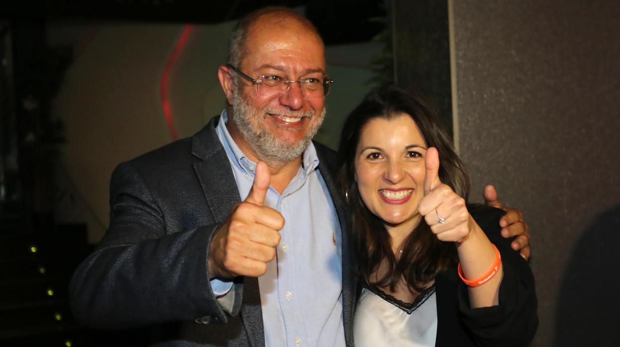 La número uno al Congreso de Ciudadanos por Valladolid, Soraya Mayo, y el candidato de este partido a la Presidencia de la Junta, Francisco Igea, celebran los resultados de esta formación política en las elecciones generales