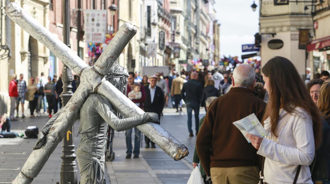 Madrileños y franceses, los que más nos visitan