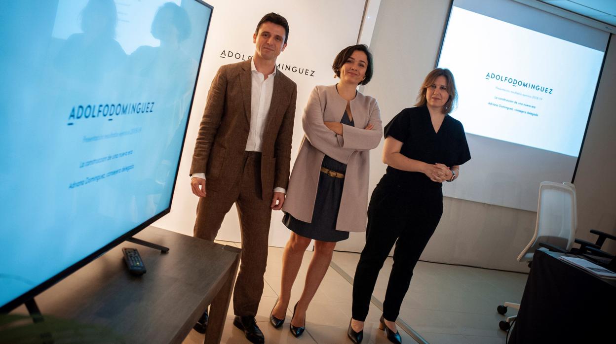 La consejera delegada de la compañía, Adriana Domínguez, el director general, Antonio Puente, y la directora de ecommerce y marketing, Patricia Alonso, durante la presentación de resultados esta mañana en Orense