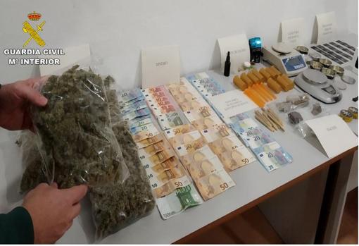 Clausuran nueve clubes de cannabis en Torrevieja en una operación con 38 detenidos