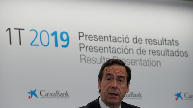 CaixaBank rechaza el impuesto a la banca que exige Podemos al futuro Gobierno