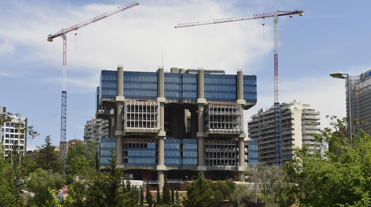 El edificio de Los Cubos en la actualidad, en obras