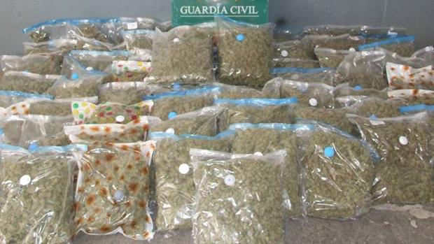 Una patrulla de Tráfico de Calatayud se topa con 76 kilos de marihuana en una furgoneta