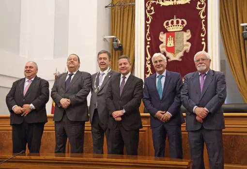 El expresidente José María Barreda asistió al acto celebrado en las Cortes
