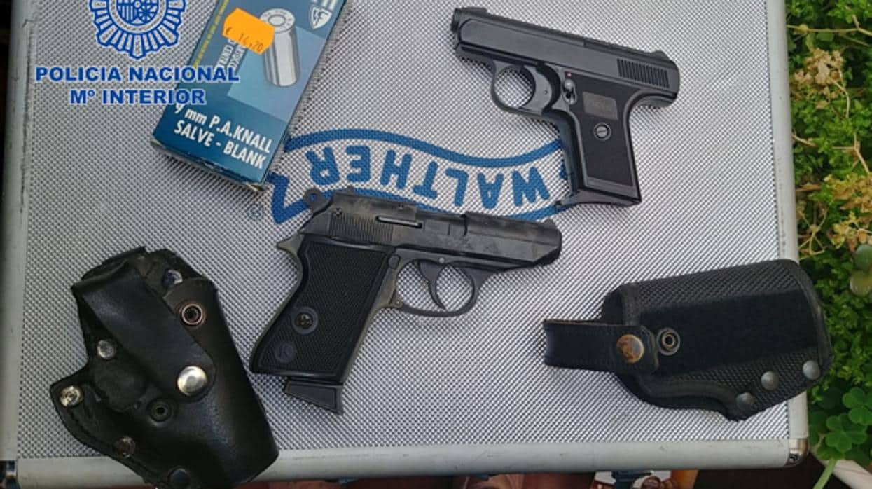 Armas intervenidas a los dos hermanos que vendían la marihuana