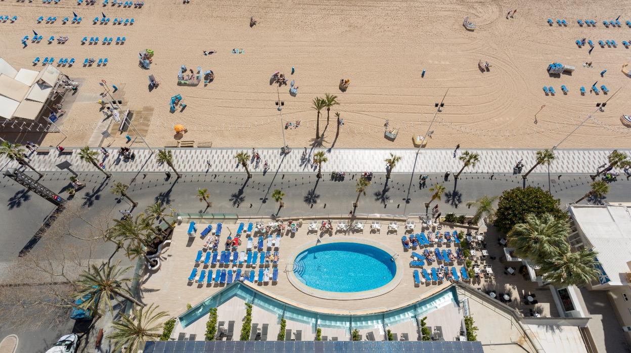 Instalaciones del Hotel Cimbel de Benidorm, en la playa de Levante