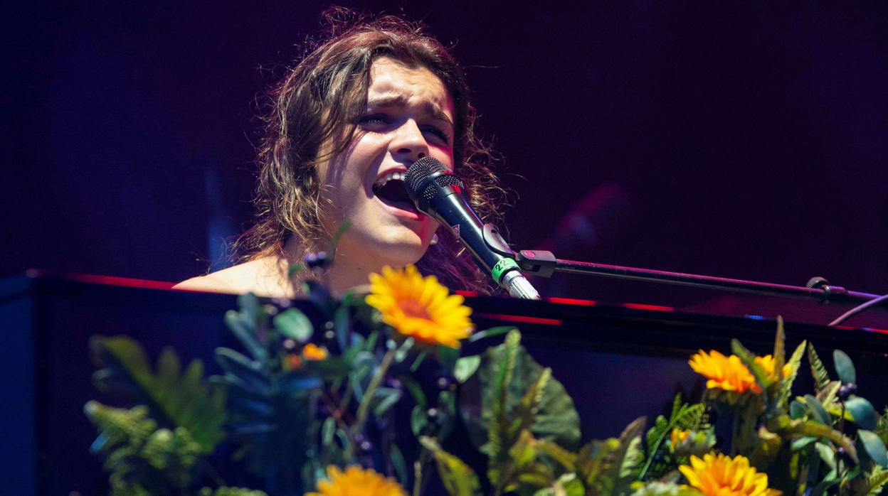 La cantante Amaia Romero durante su actuación en el Warm Up Festival 201