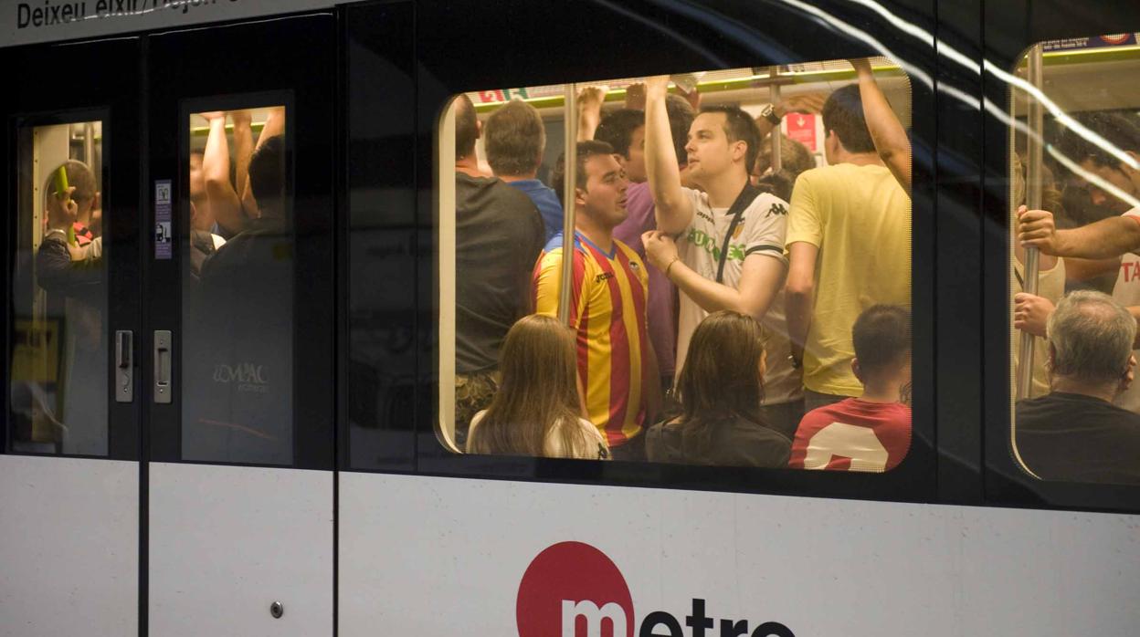 El metro de Valencia, en un día de partido del Valencia CF en Mestalla